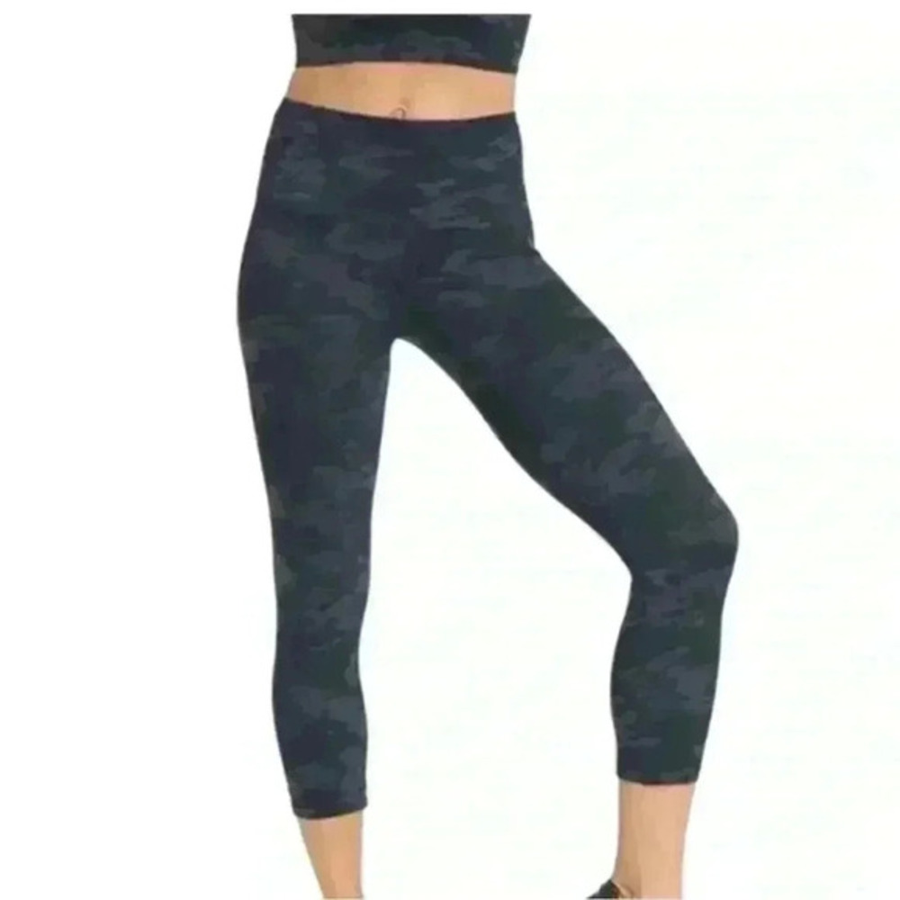 Spanx Look at Me Now Seamless Cropped Leggings Womens Size 1X Black Camo - Picture 2 of 6
